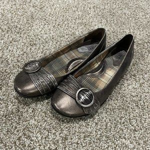 Born Women's Size 7 Metallic Gunmetal Pewter Leather Buckle Flats